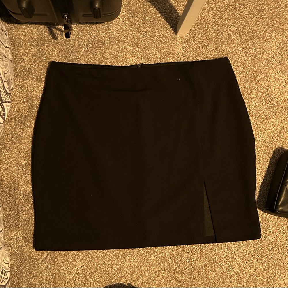 BLACK MINI SKIRT